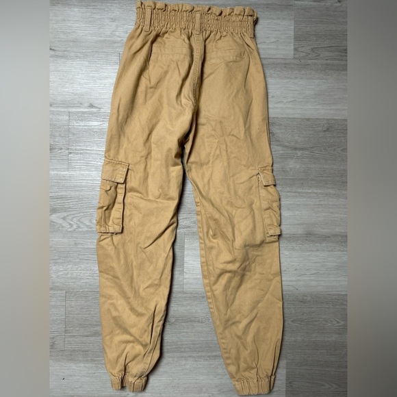 Forever 21 Women's Tan Cargo Pants - Picture 5 of 5